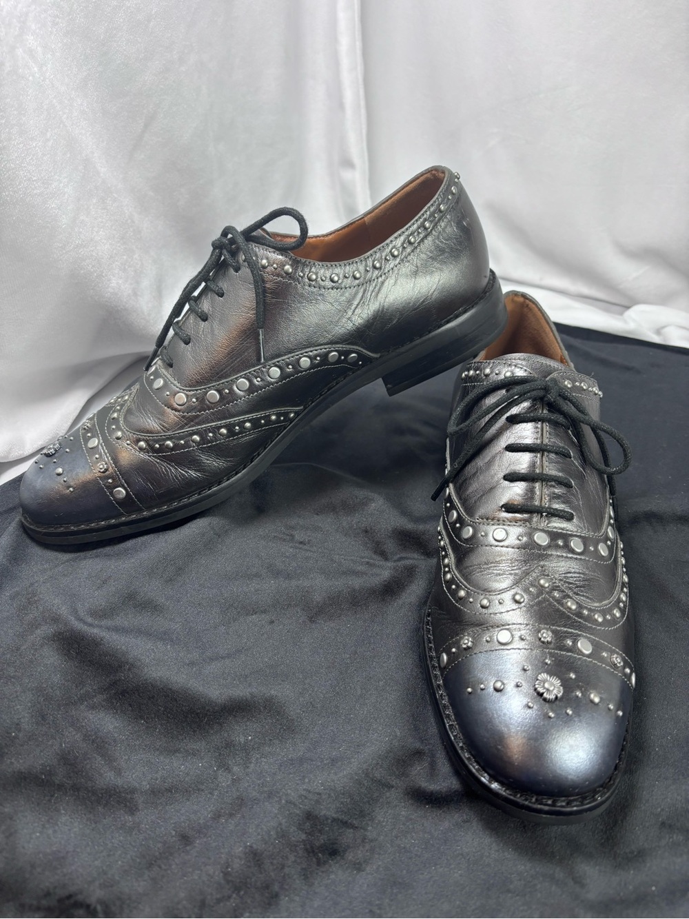 Coach Tegan Oxford Gunmetal Leather Tea Rose Silver Stud Lace Up Shoes W Sz 9 B - Picture 2 of 9